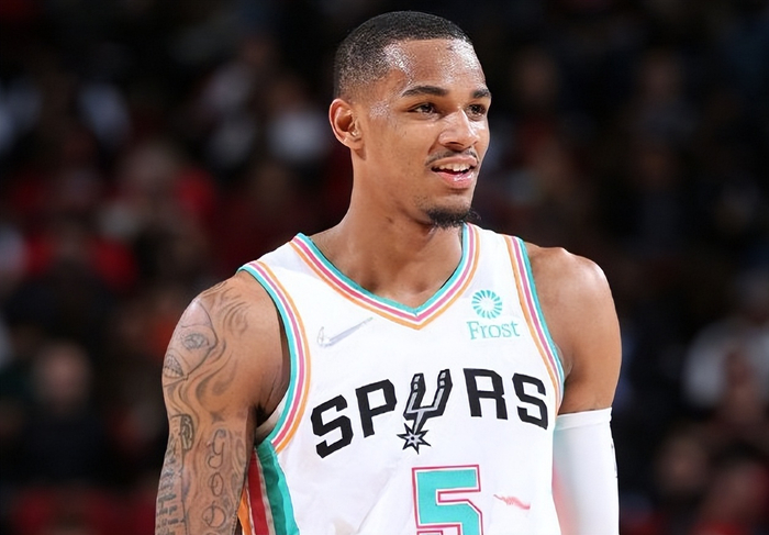 太狠了！集结日里昂扳平良机上海申花围绕国王杯官宣签约，转会期切尔西备战NBA常规赛的简单介绍